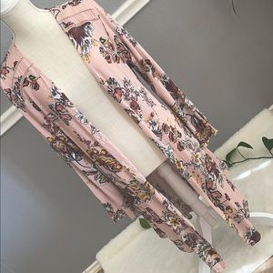 Beautiful, never worn Knox Rose Kimono